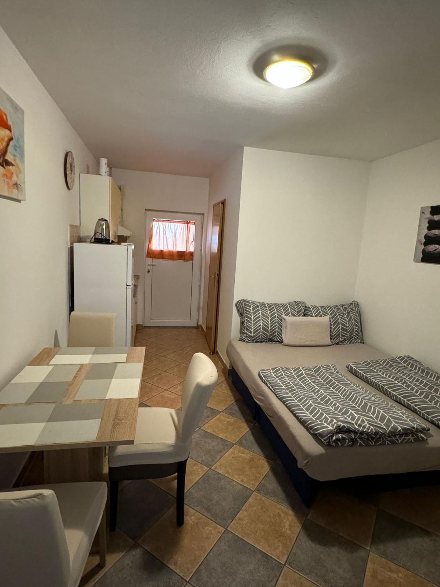 Studio Apartments Mt Šmrika Eksteriør billede