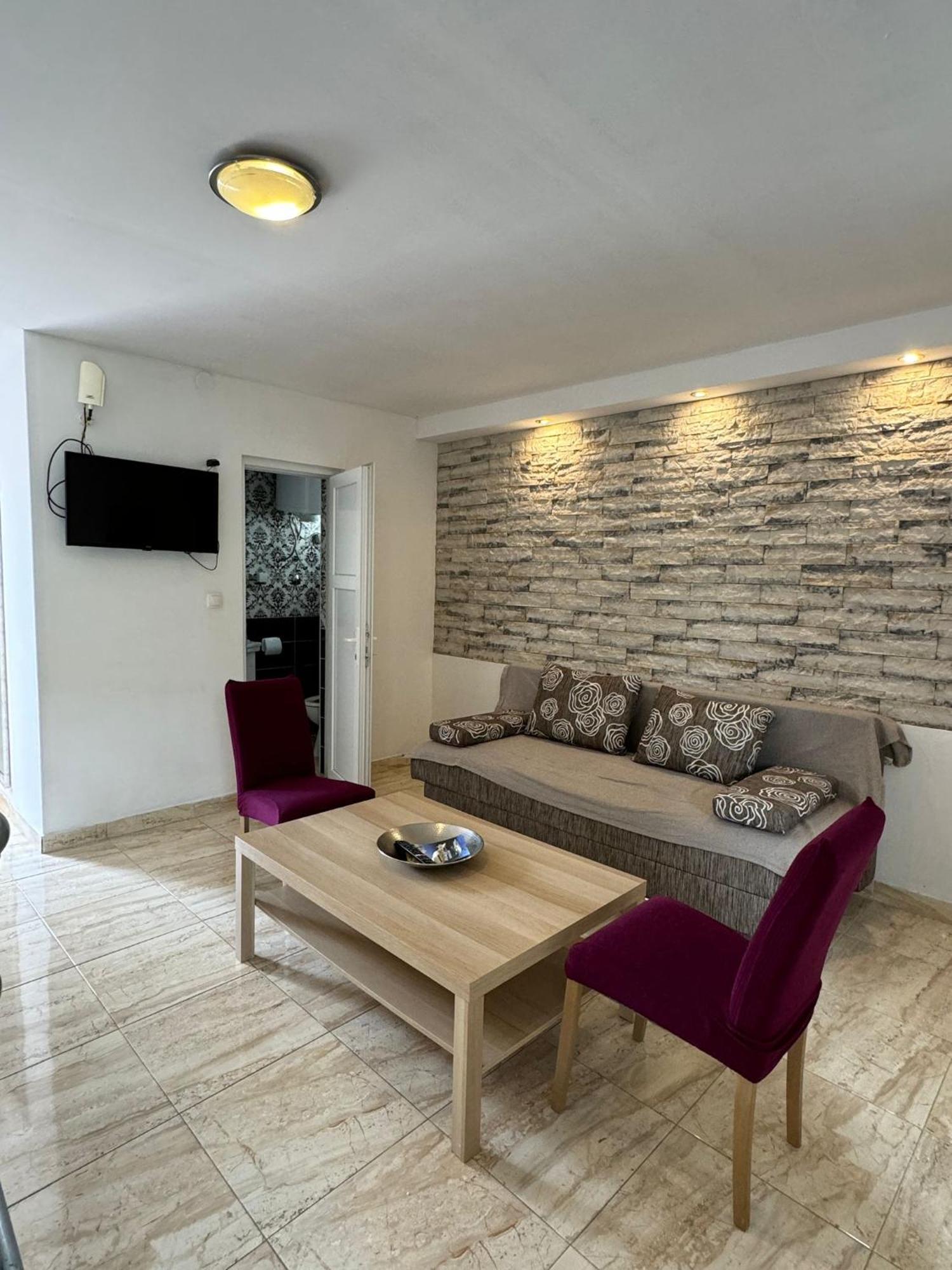 Studio Apartments Mt Šmrika Eksteriør billede