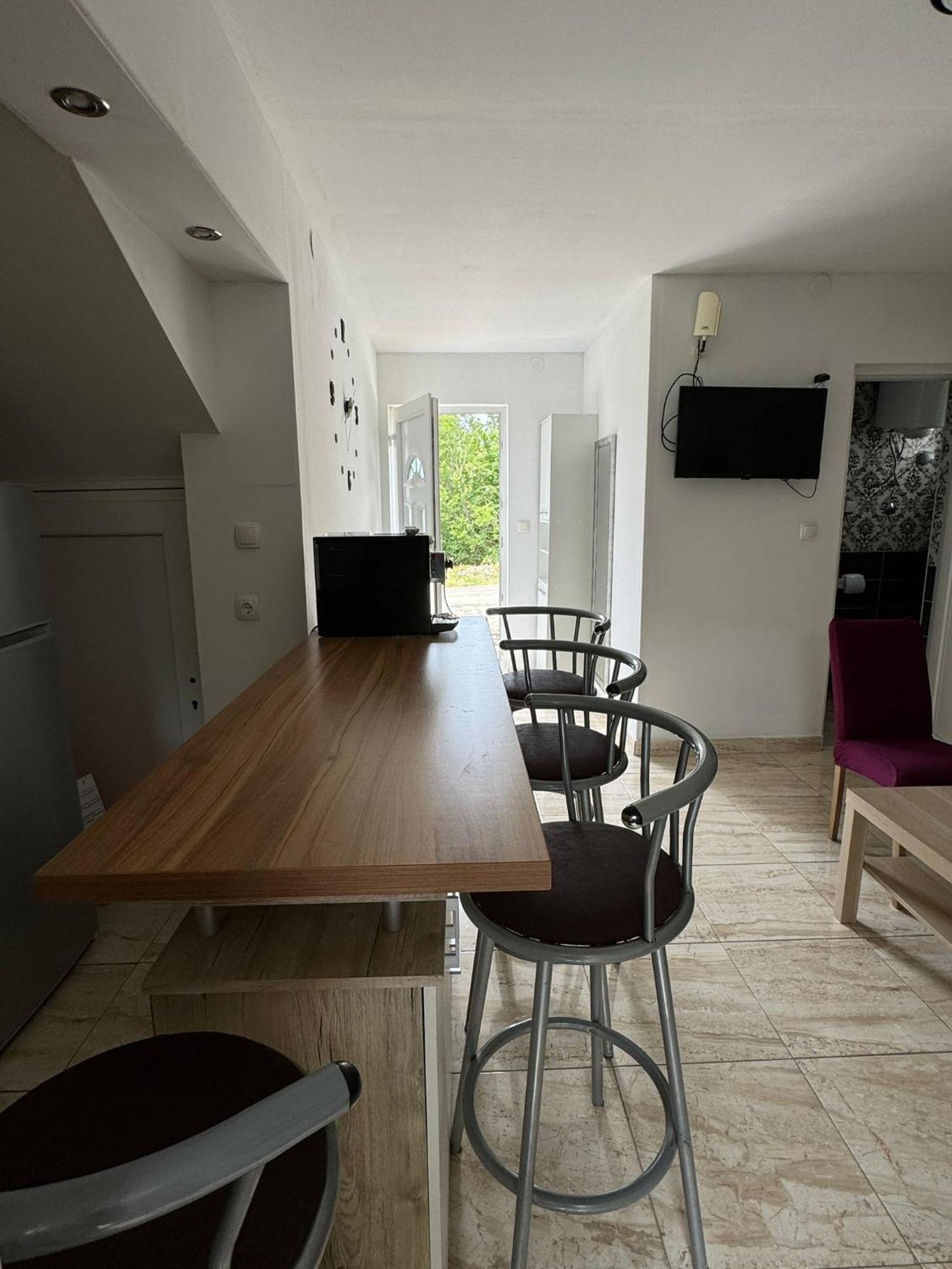 Studio Apartments Mt Šmrika Eksteriør billede