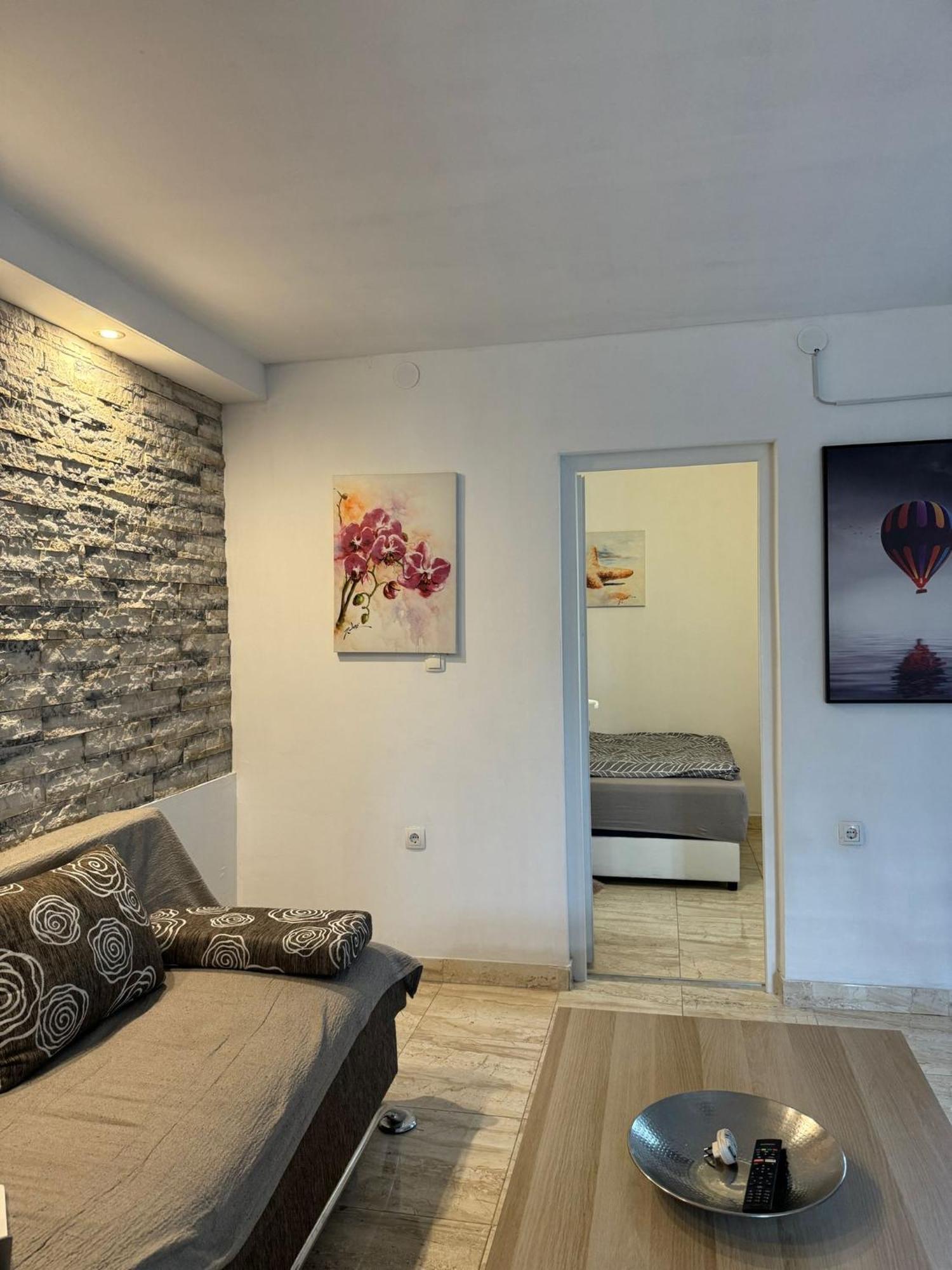 Studio Apartments Mt Šmrika Eksteriør billede