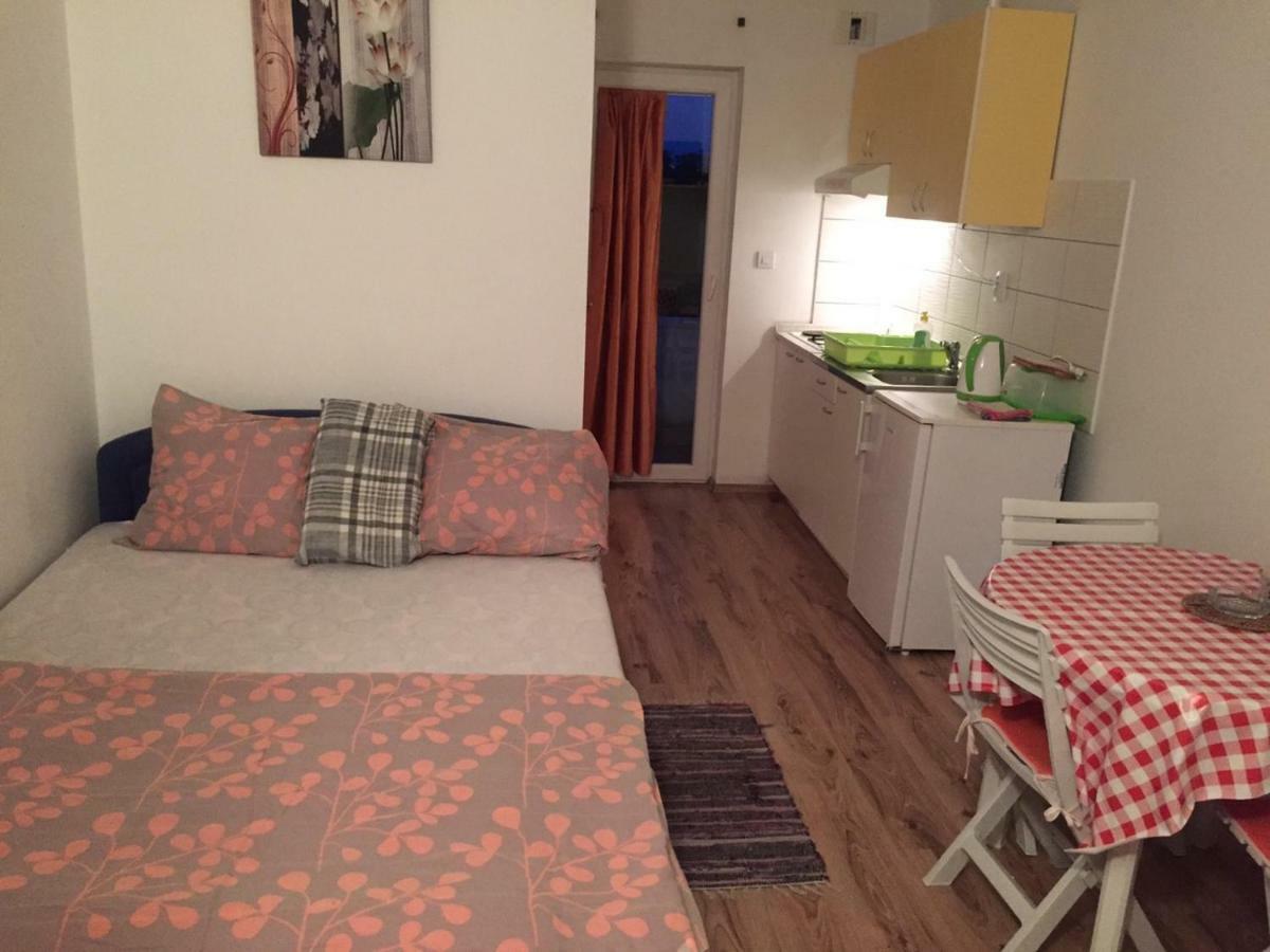 Studio Apartments Mt Šmrika Eksteriør billede